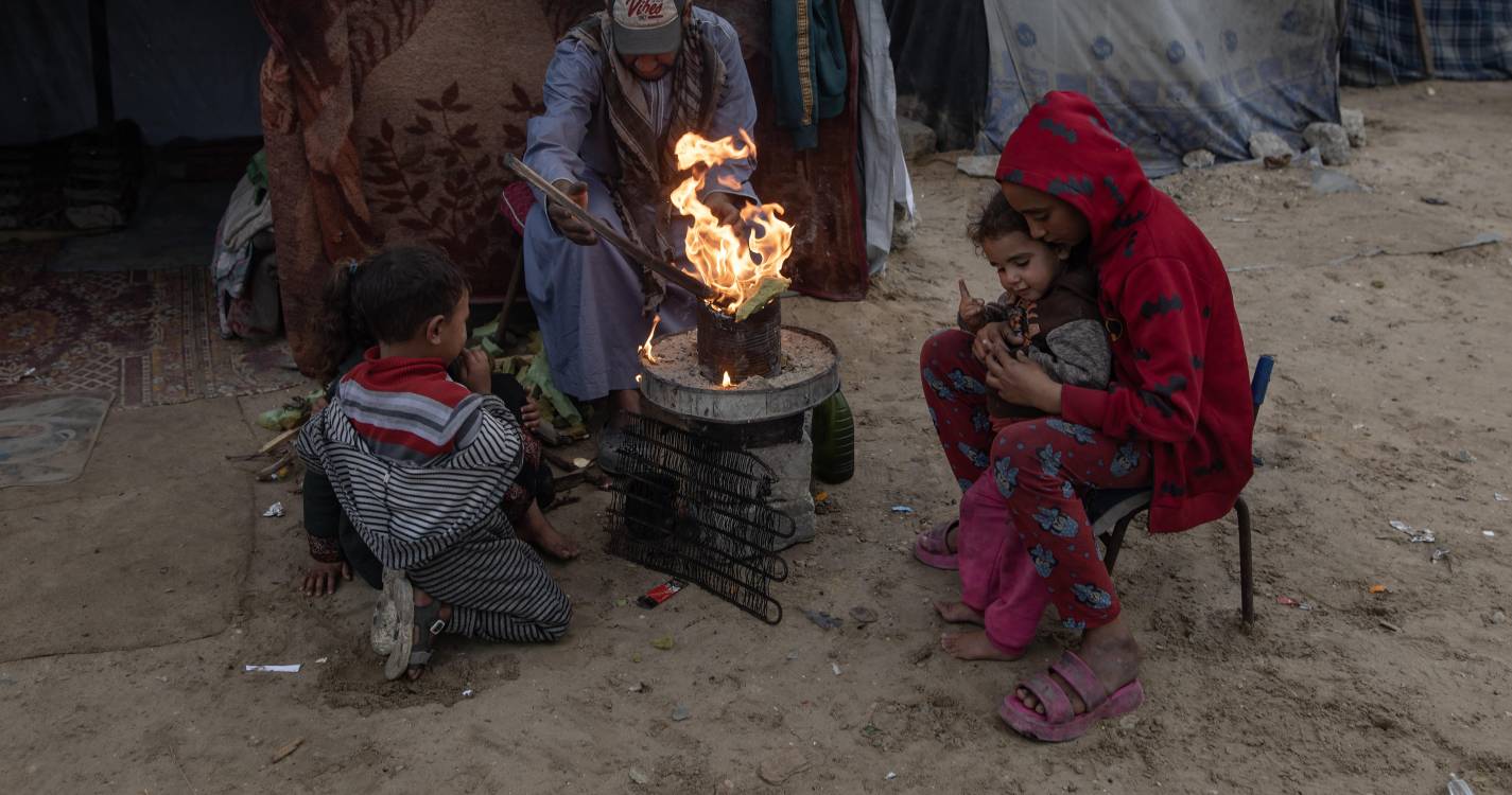 Pelo menos 17 mortos devido ao frio e chuva que afeta Faixa de Gaza