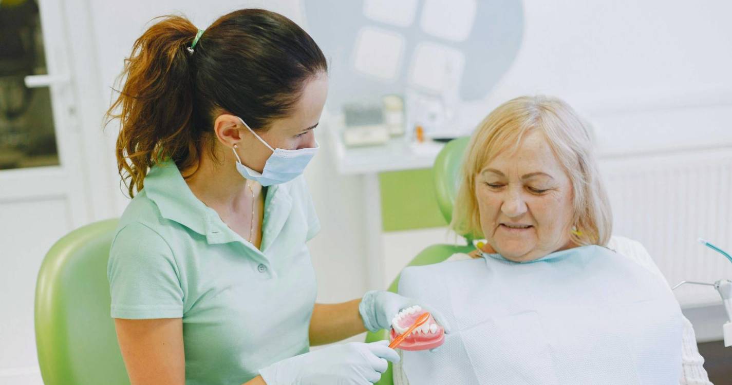 Mais de 224 mil euros investidos este ano em próteses dentárias