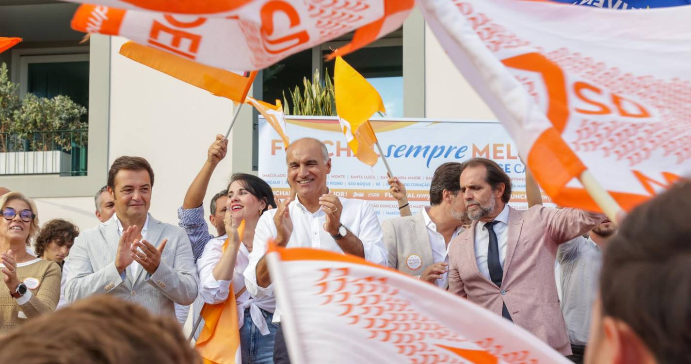 Jorge Carvalho mobiliza centenas na arruada na baixa do Funchal
