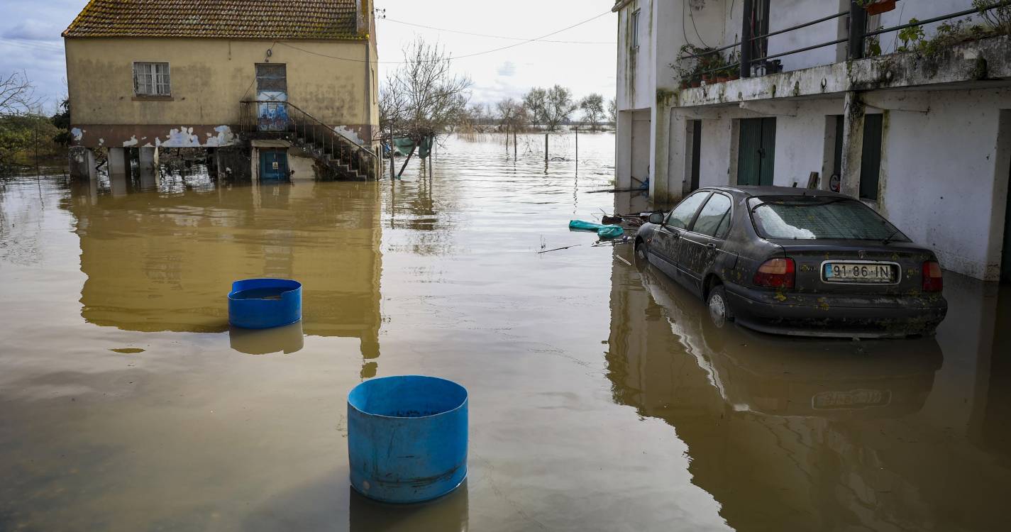 Mau tempo: Chuva forte regressa a Portugal continental terça e quarta-feira