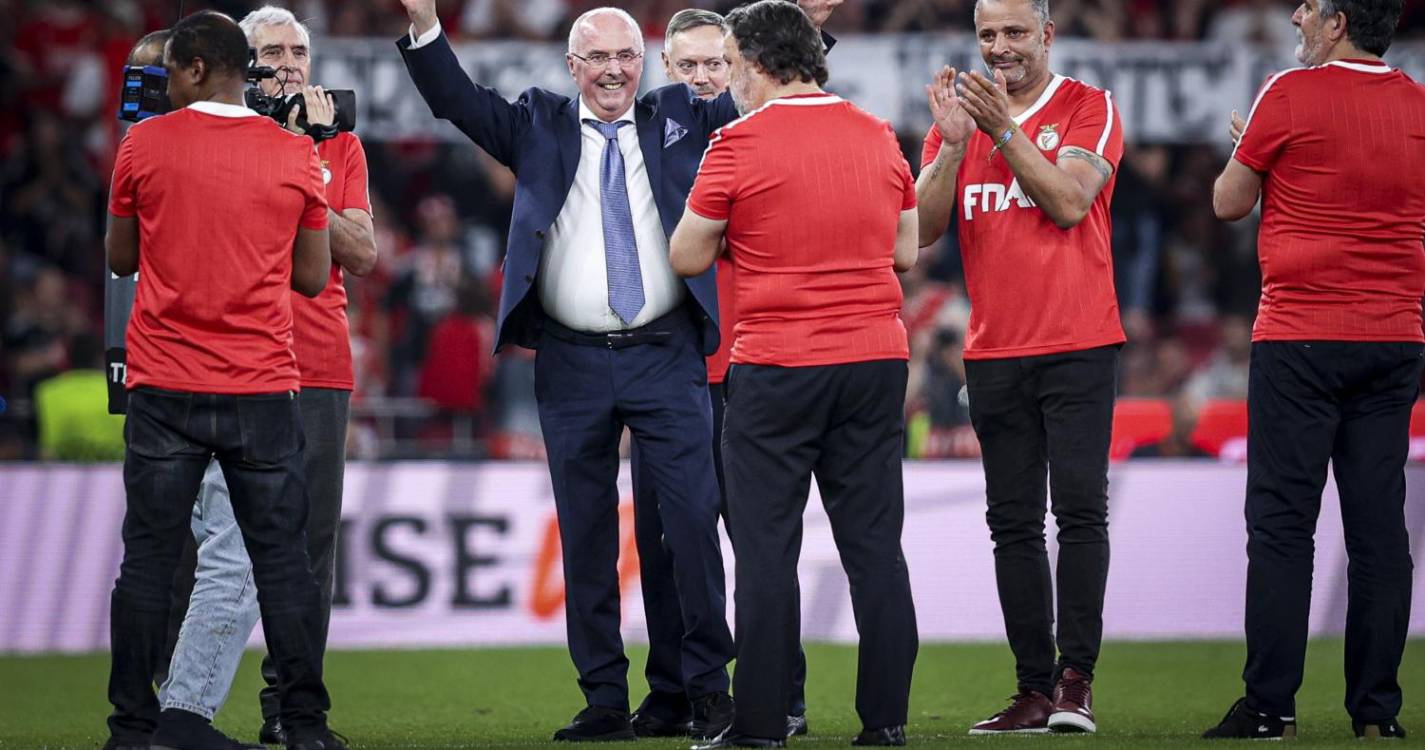 LE: Sven-Göran Eriksson homenageado ao intervalo do jogo Benfica-Marselha