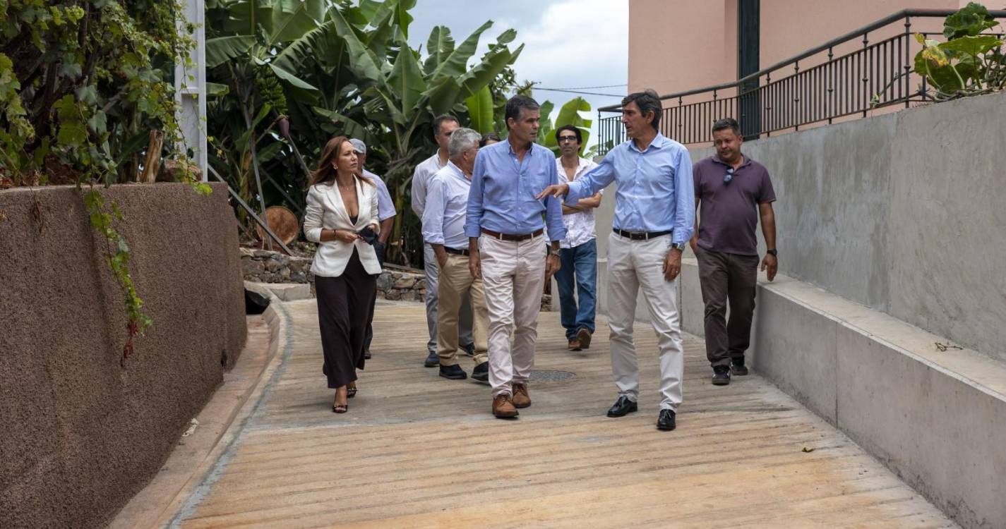 Autarquia de Câmara de Lobos conclui obra de alargamento de estrada