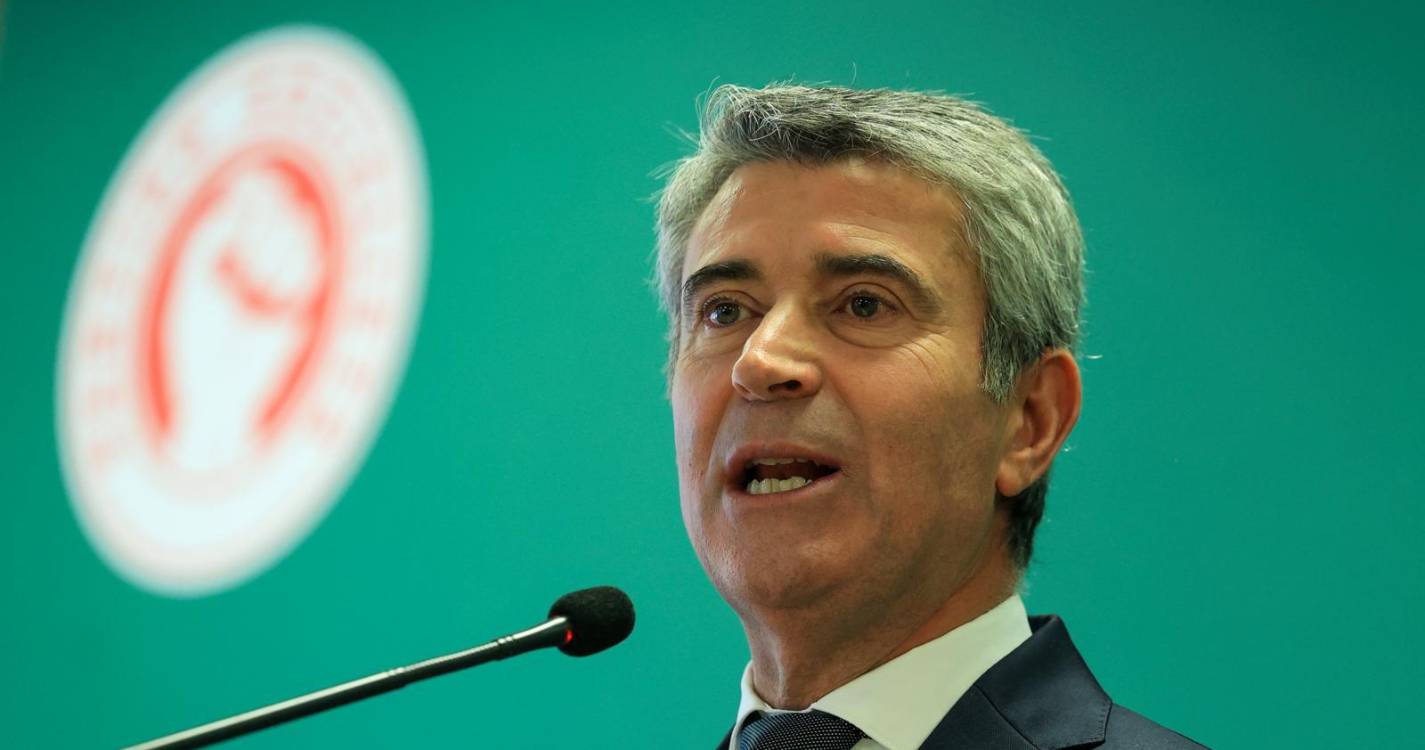 PS terá congresso no final de março e Carneiro será recandidato nas diretas