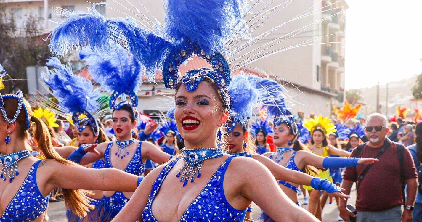 700 foliões e meia centena de trapalhões desfilaram no Caniço (com fotos)