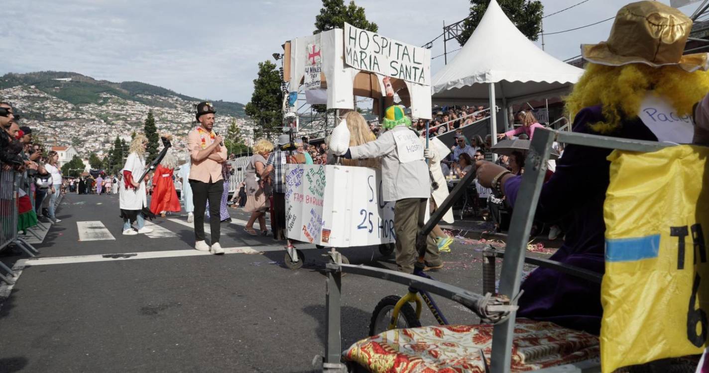 Cortejo Trapalhão traz à avenida dezenas de figuras e referências