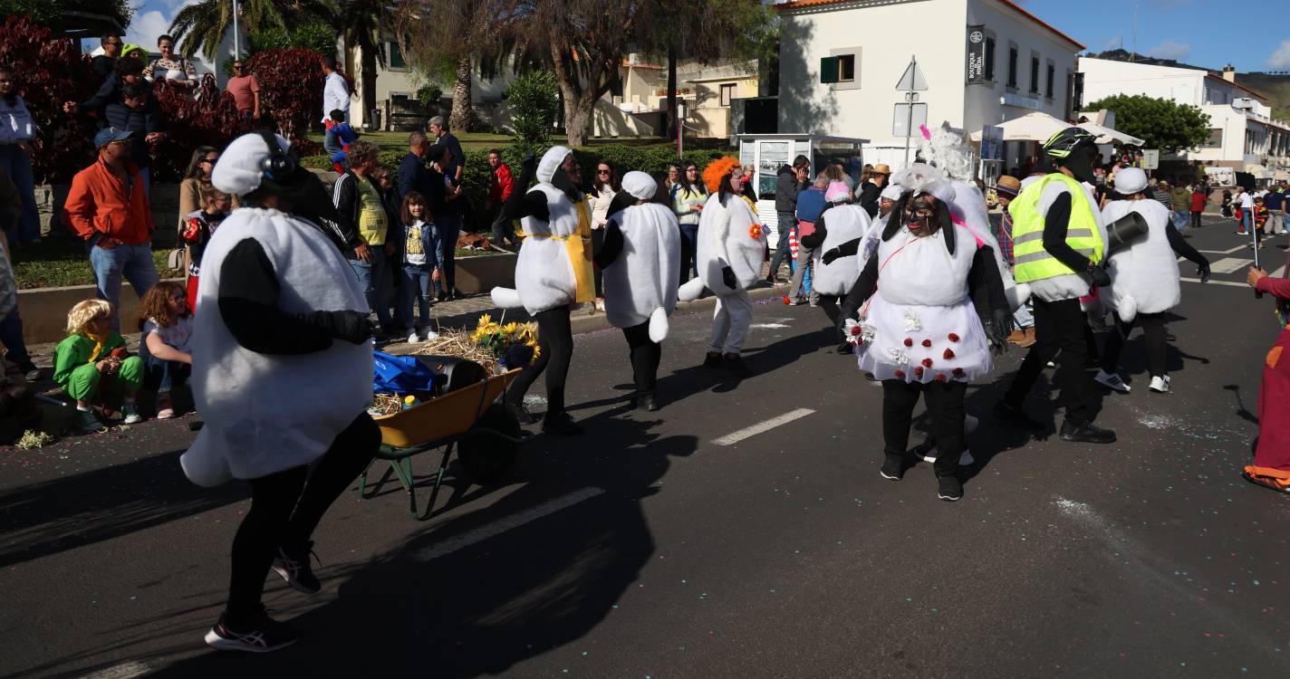 Cortejo Trapalhão enche Porto Santo de brilho e animação (com fotos)