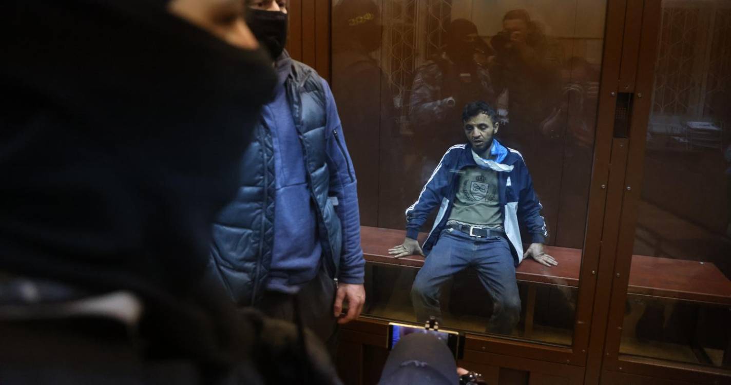 Suspeitos do ataque de sexta-feira em Moscovo comparecem em tribunal