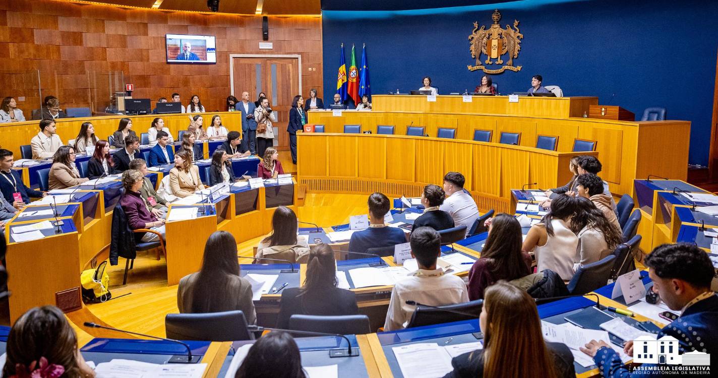 Jovens deputados aprovam voto de protesto contra Francisco Gomes