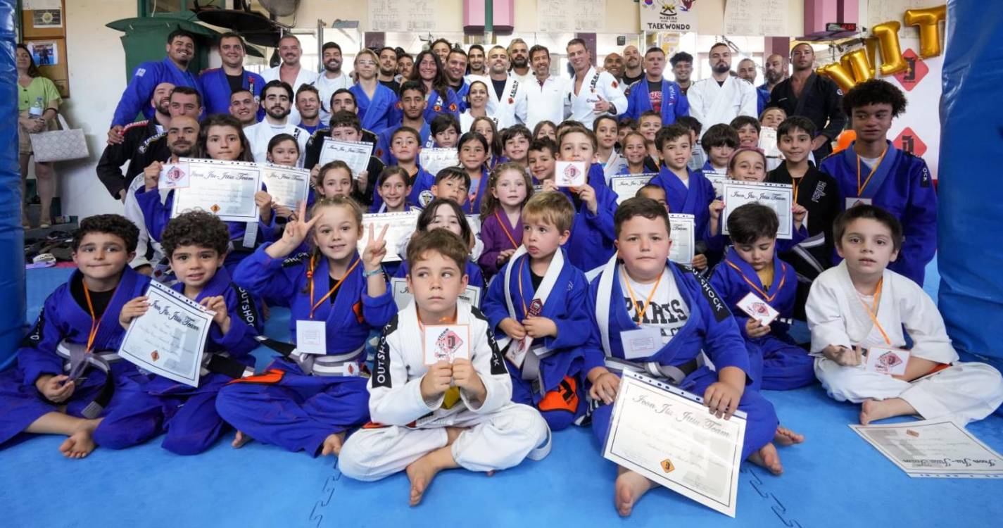 Meia centena de crianças e adultos graduaram-se em jiu-jitsu brasileiro