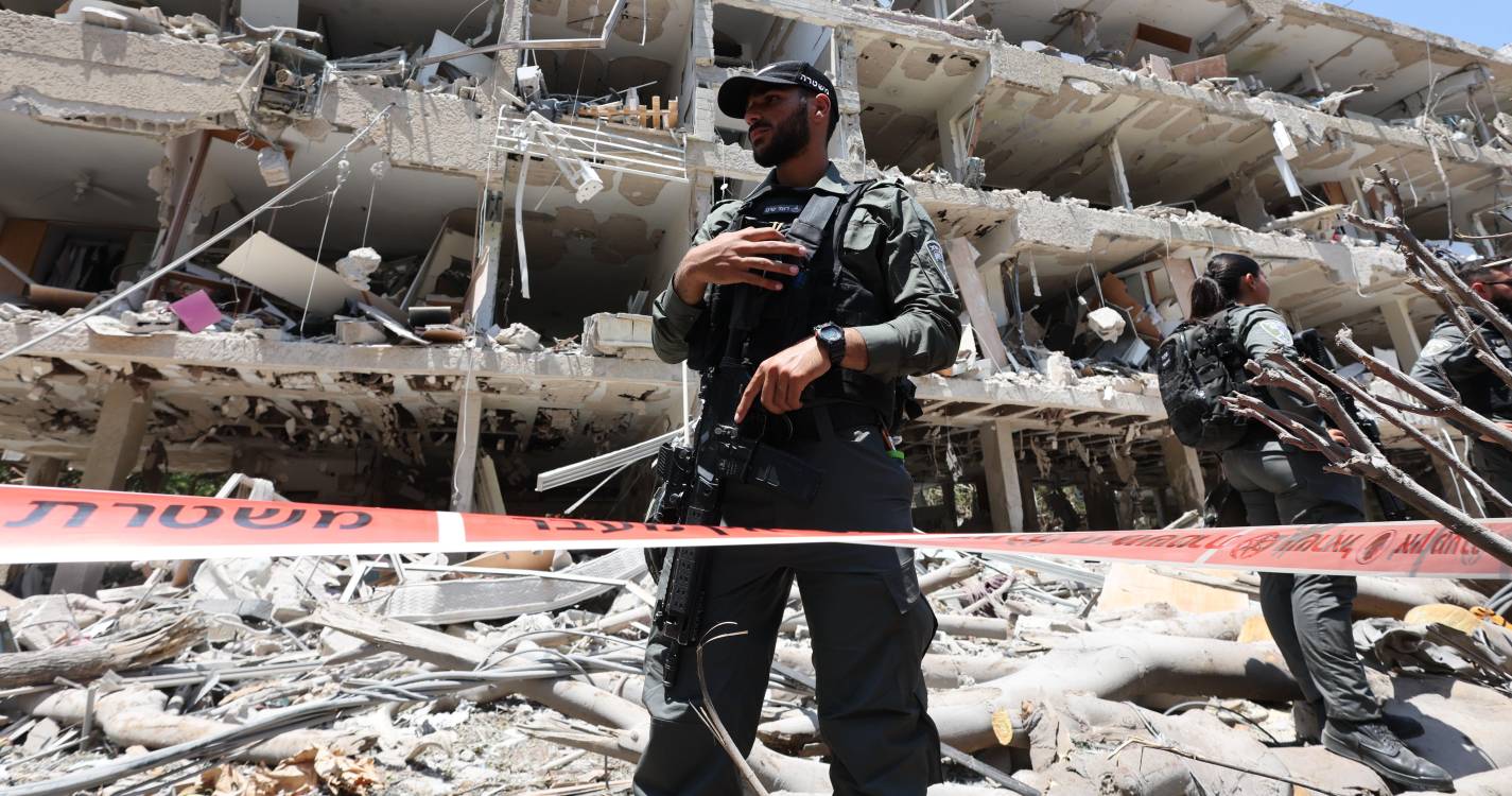 Israel/IrãoFrança, Alemanha e Reino Unido pedem contenção ao Irão