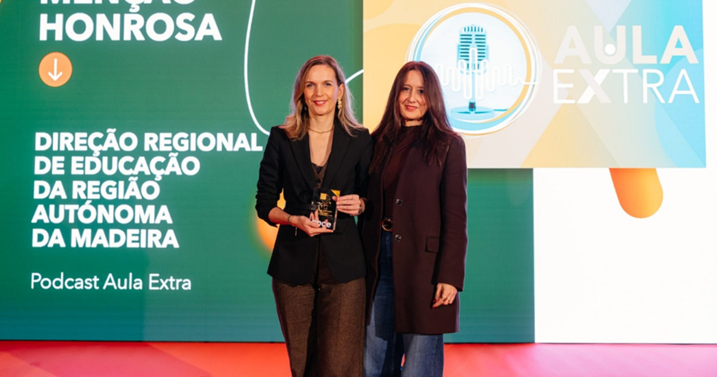 Podcast ‘Aula Extra’ da DRE recebe menção honrosa nos prémios da APCE