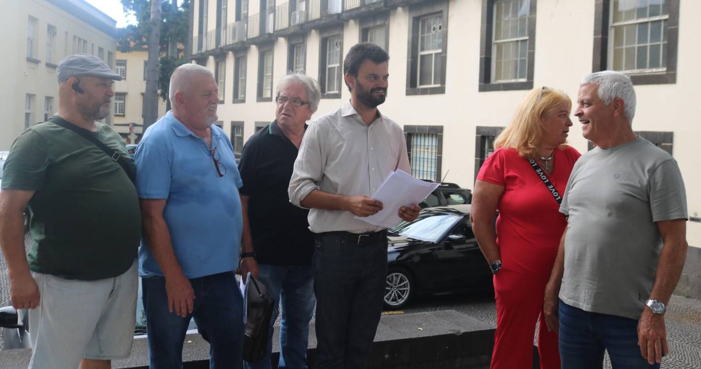 CDU acompanhou munícipes na entrega de abaixo-assinados na autarquia do Funchal