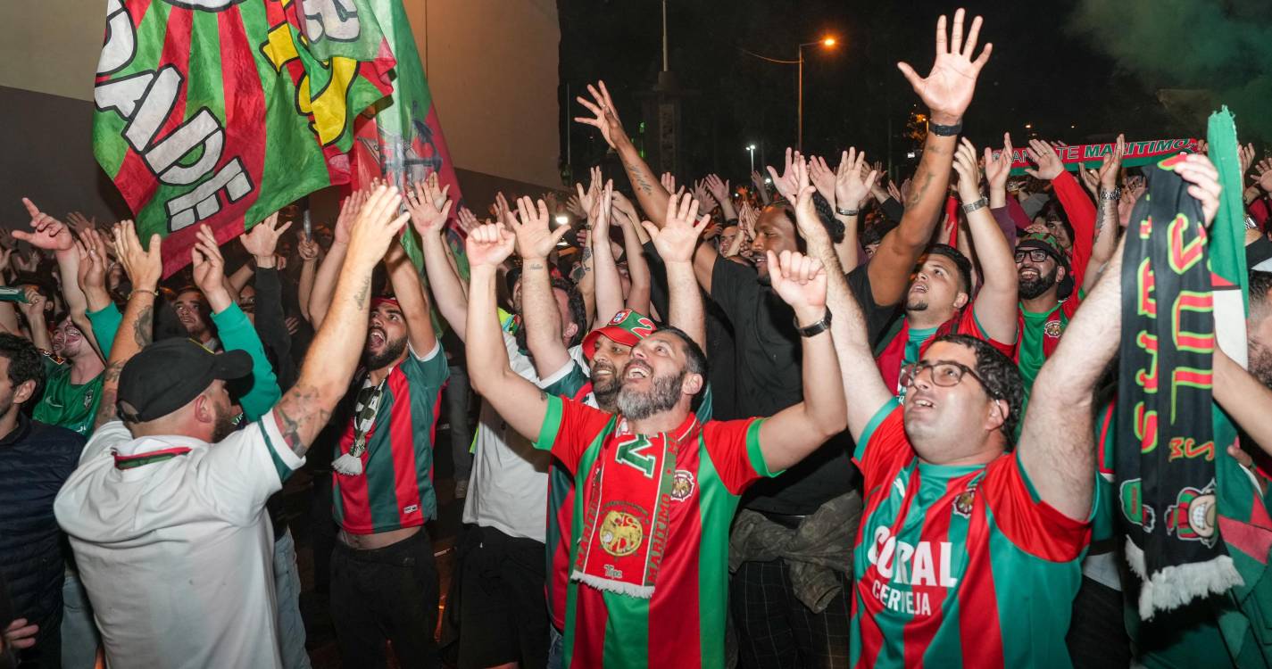 Centenas de adeptos do Marítimo festejam regresso à I Liga três anos depois. Veja as imagens