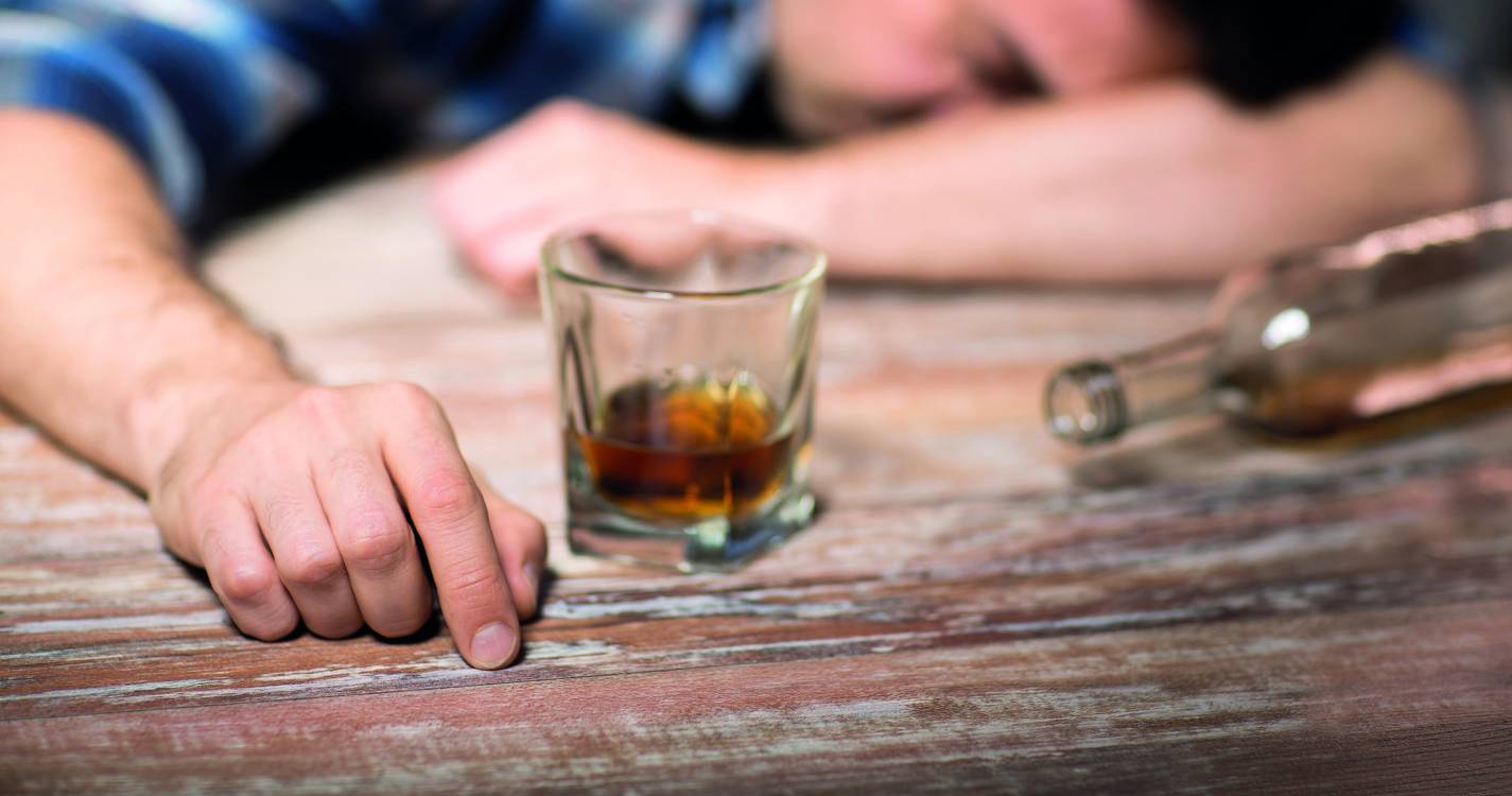 Perdidos e Achados: “Olá, o meu nome é João e eu sou alcoólico”