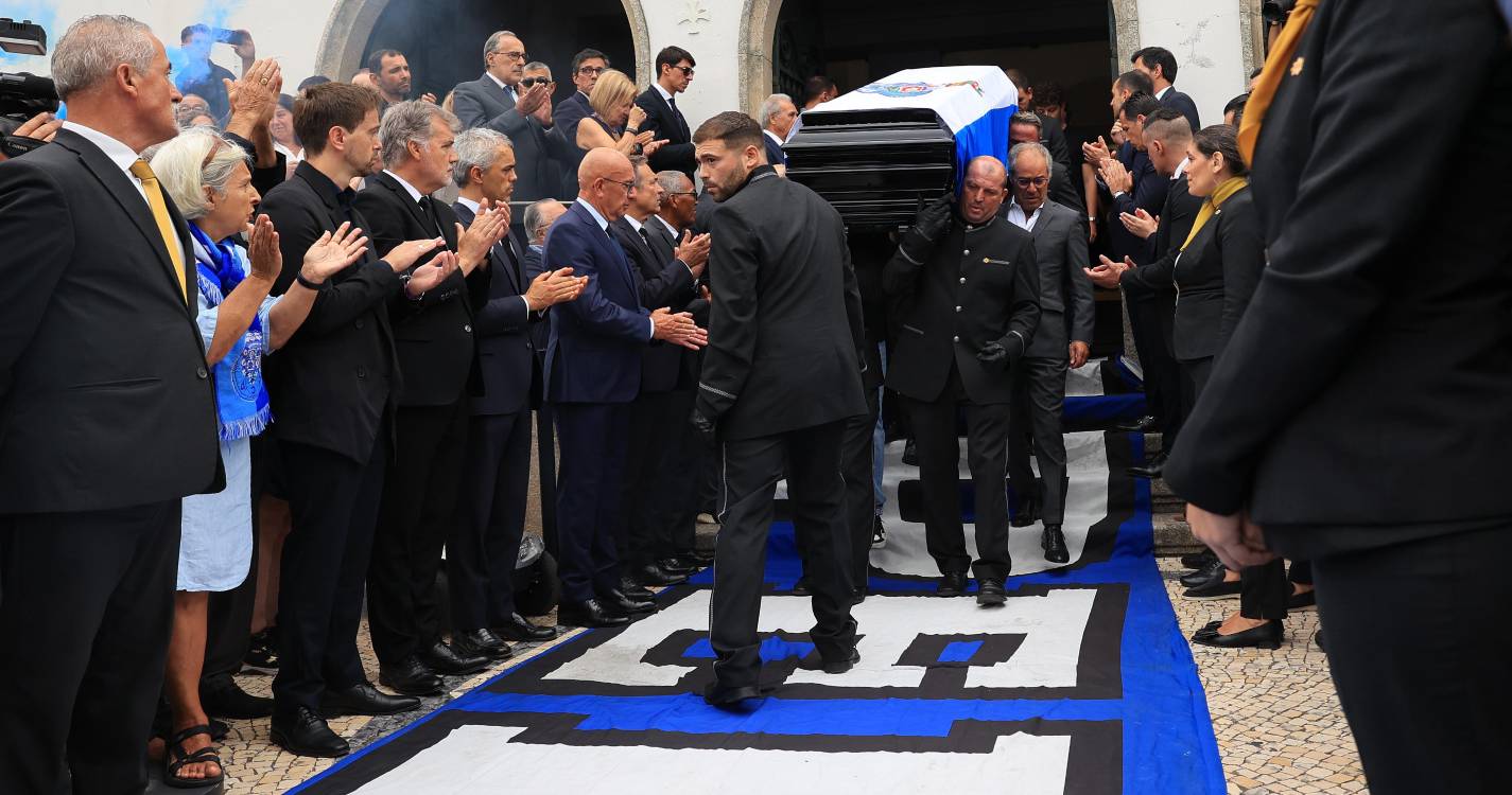Futebol português despede-se de Jorge Costa num funeral marcado pela emoção (com fotos)