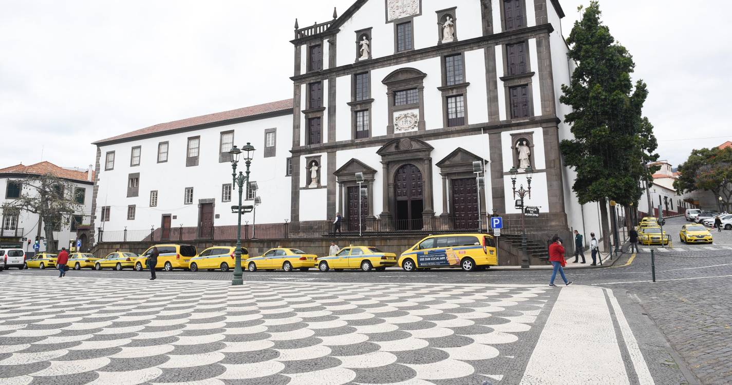 Bênção e Queima das Fitas do ISAL na Igreja do Colégio este sábado