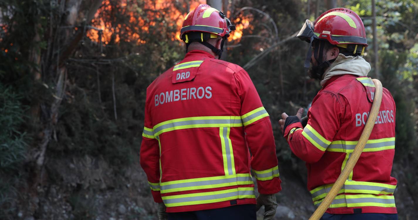 Incêndio em mato na Lombada mobiliza 30 operacionais para a Ponta do Sol