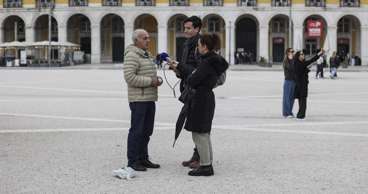 Eleições: José Manuel Coelho sozinho em ação de rua do PTP em Lisboa e sem contactar populares