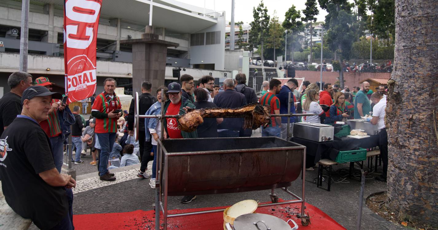 Dez mil bandeiras do Marítimo nas bancadas e festa antes e depois do jogo (com fotos)