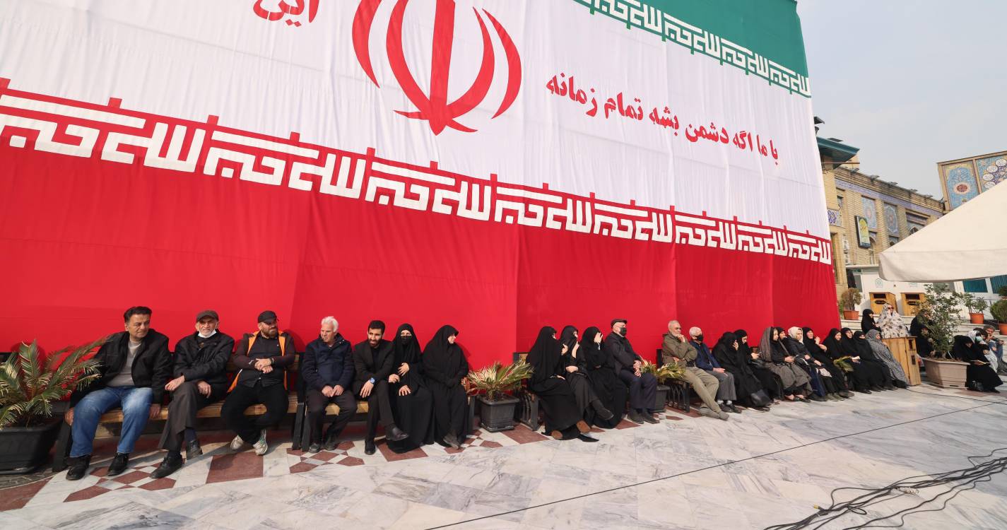 Irão: Teerão ataca agências do Citibank e ameaça mais empresas dos EUA