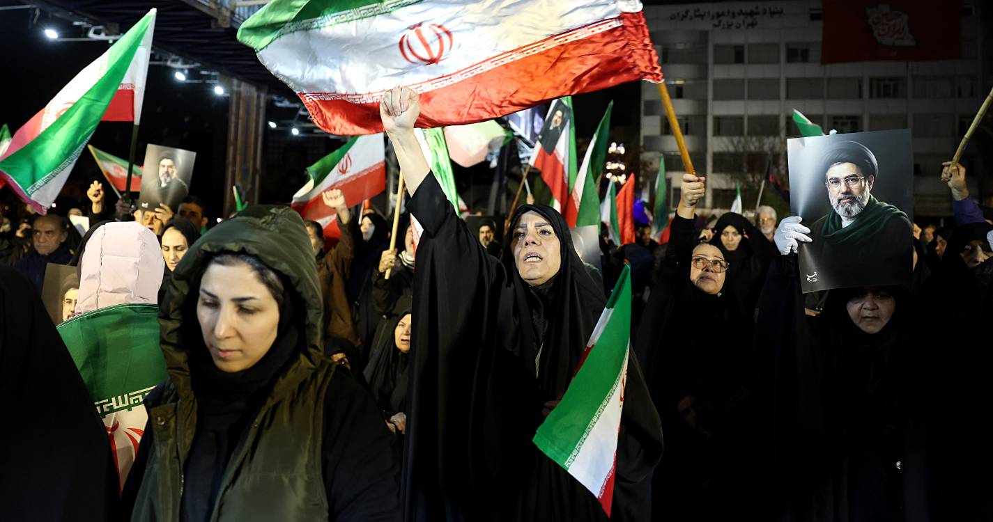 Irão: Teerão reduz idade mínima para integrar milícia Bassidj para 12 anos