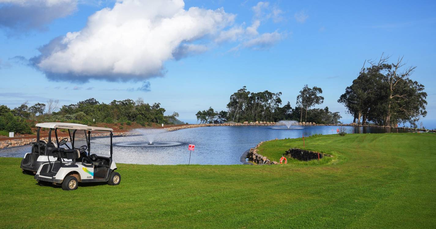 Escultura de Ricardo Velosa inaugurada amanhã no campo de golfe do Santo da Serra
