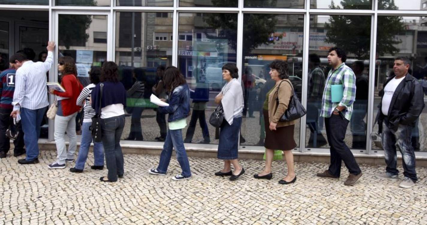 Taxa de desemprego cai para 6,3% em abril