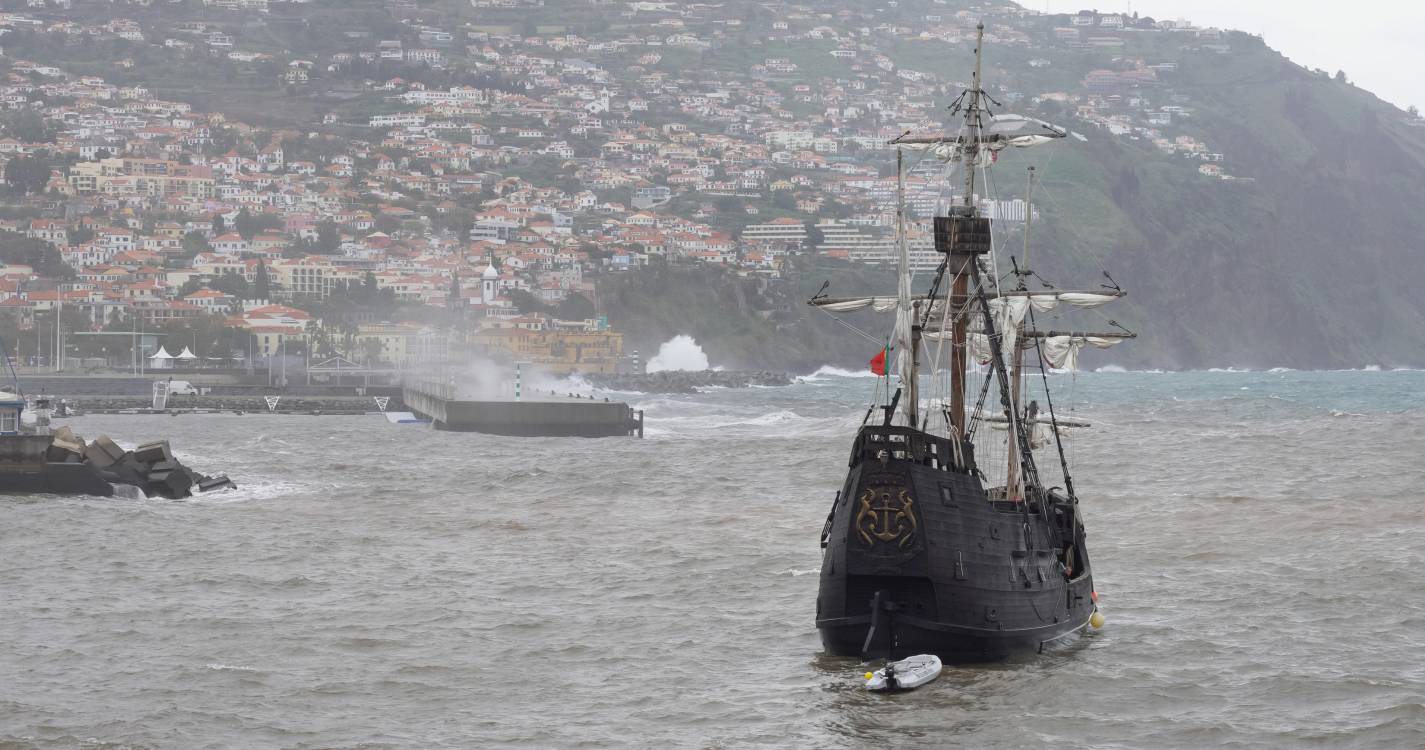 Aviso de agitação marítima forte prolongado até amanhã