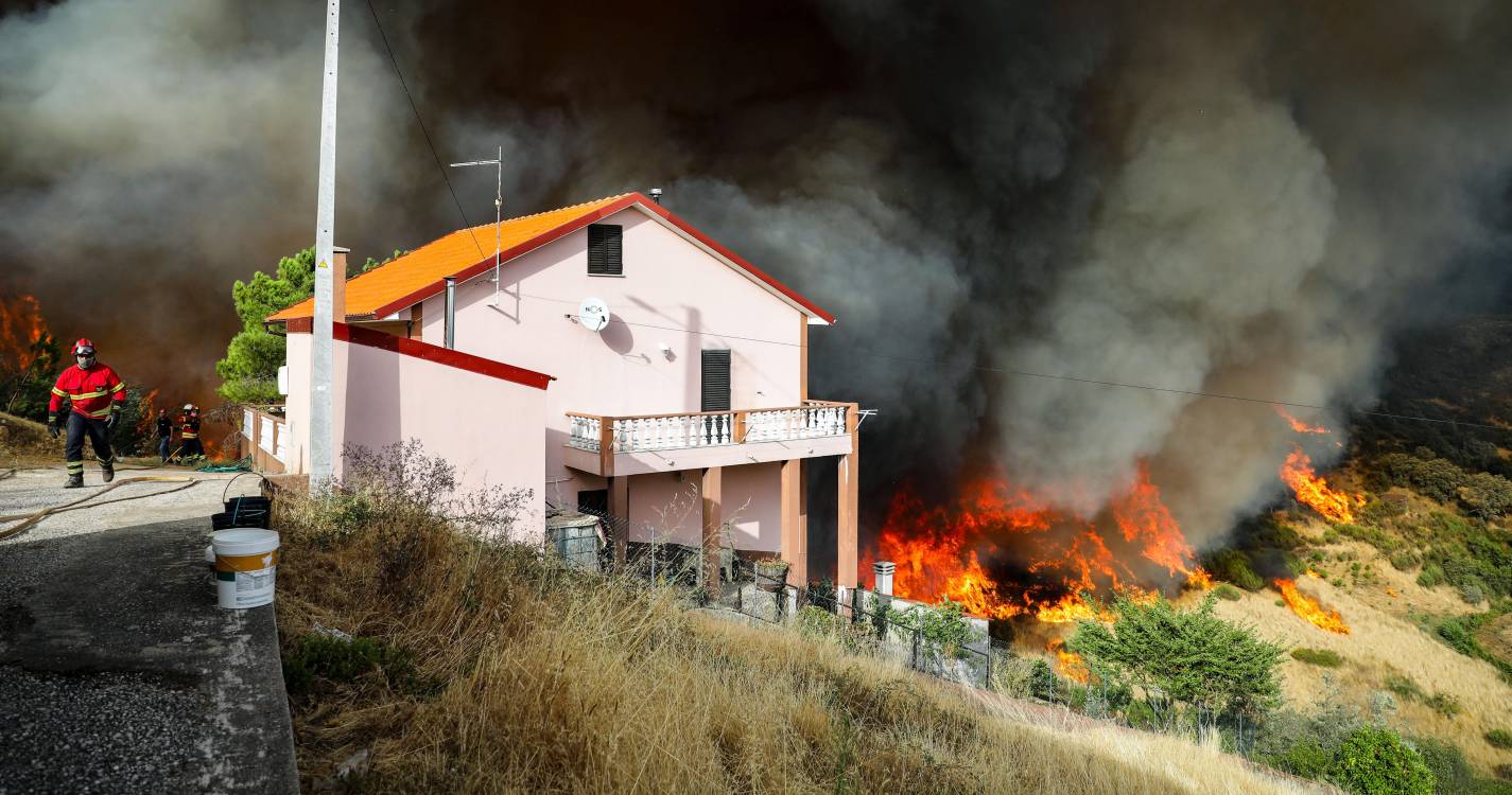 Incêndios: Situação de alerta prolongada até terça-feira
