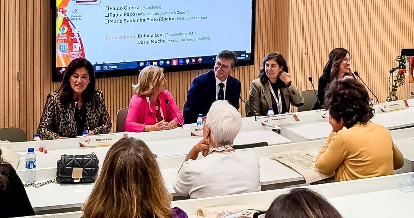 Rubina Leal modera debate no VIII Congresso (Inter)nacional de Mediação de Conflitos