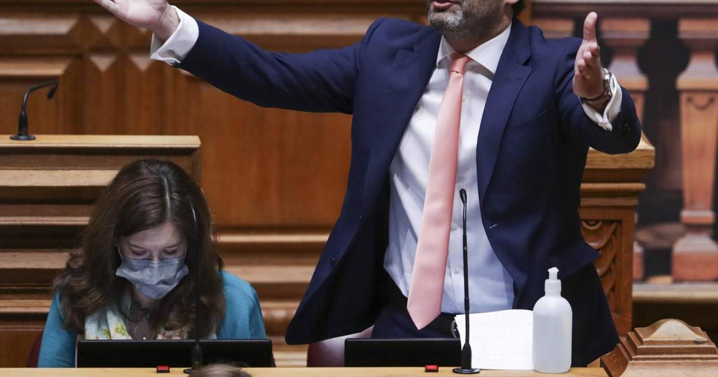 Eleições: Ventura diz que Pedro Nuno “não tem moral” para acusar direita de bagunça