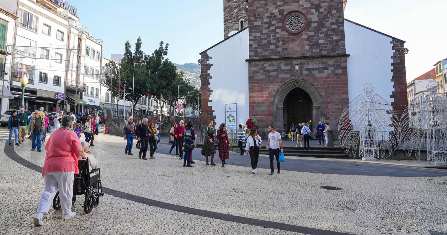 Dormidas e proveitos no alojamento turístico da Região com “máximos históricos” em agosto