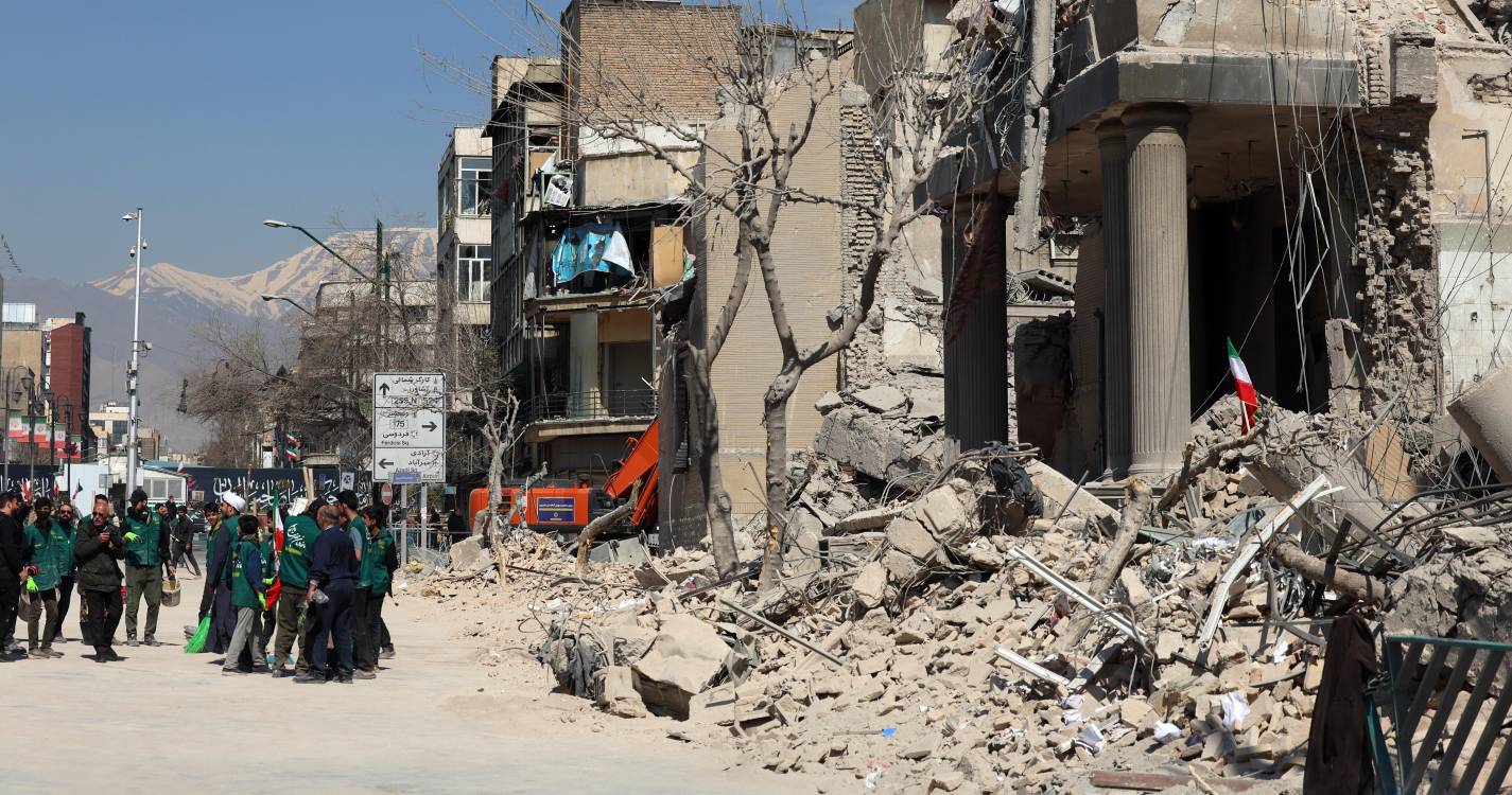 Irão: Teerão ameaça atacar embaixadas israelitas em todo o mundo se a iraniana em Beirute for visada