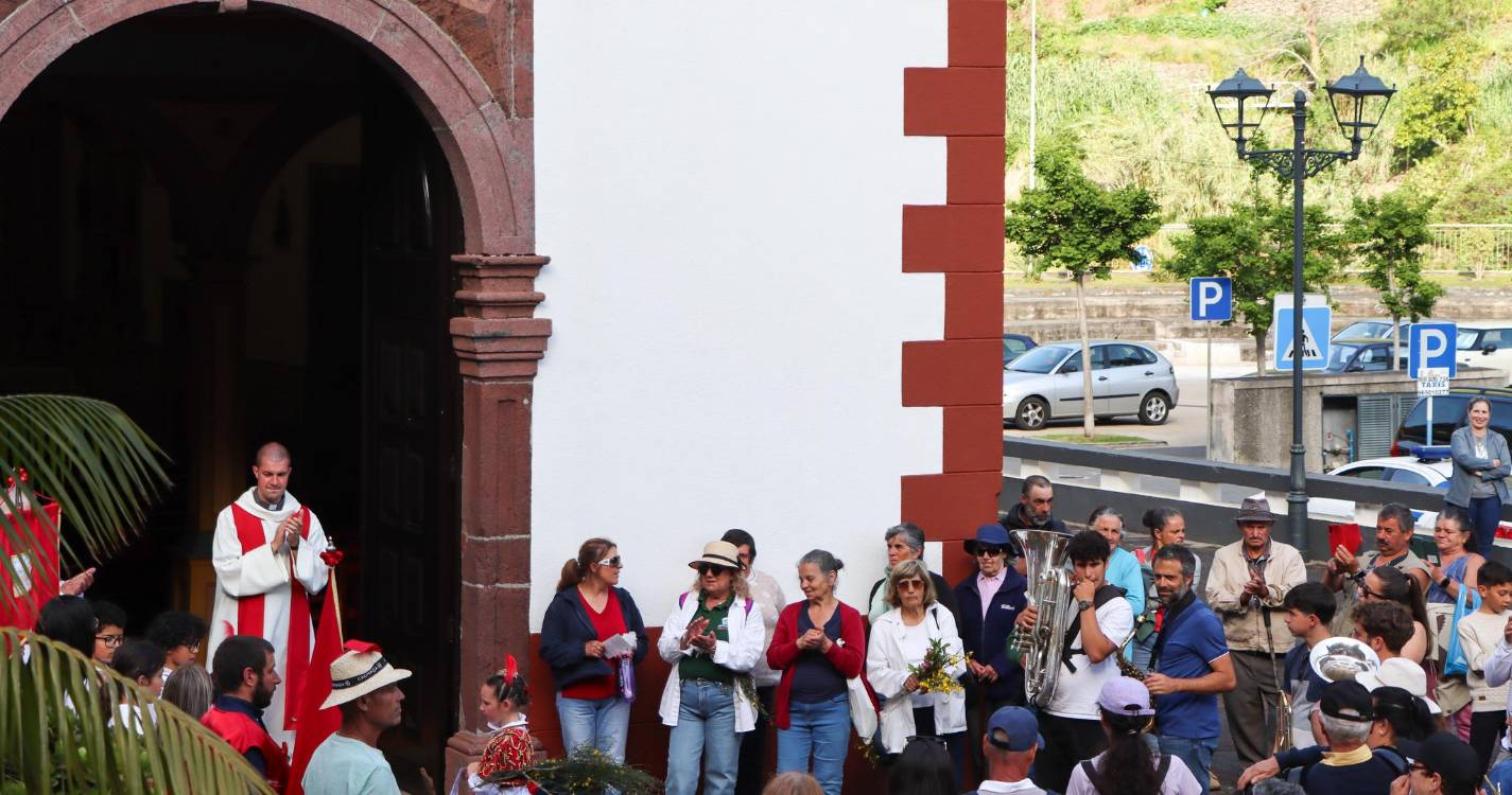 Festa do Espírito Santo da Encumeada celebrou Domingo de Pentecostes com missa campal e cortejo (com fotos)
