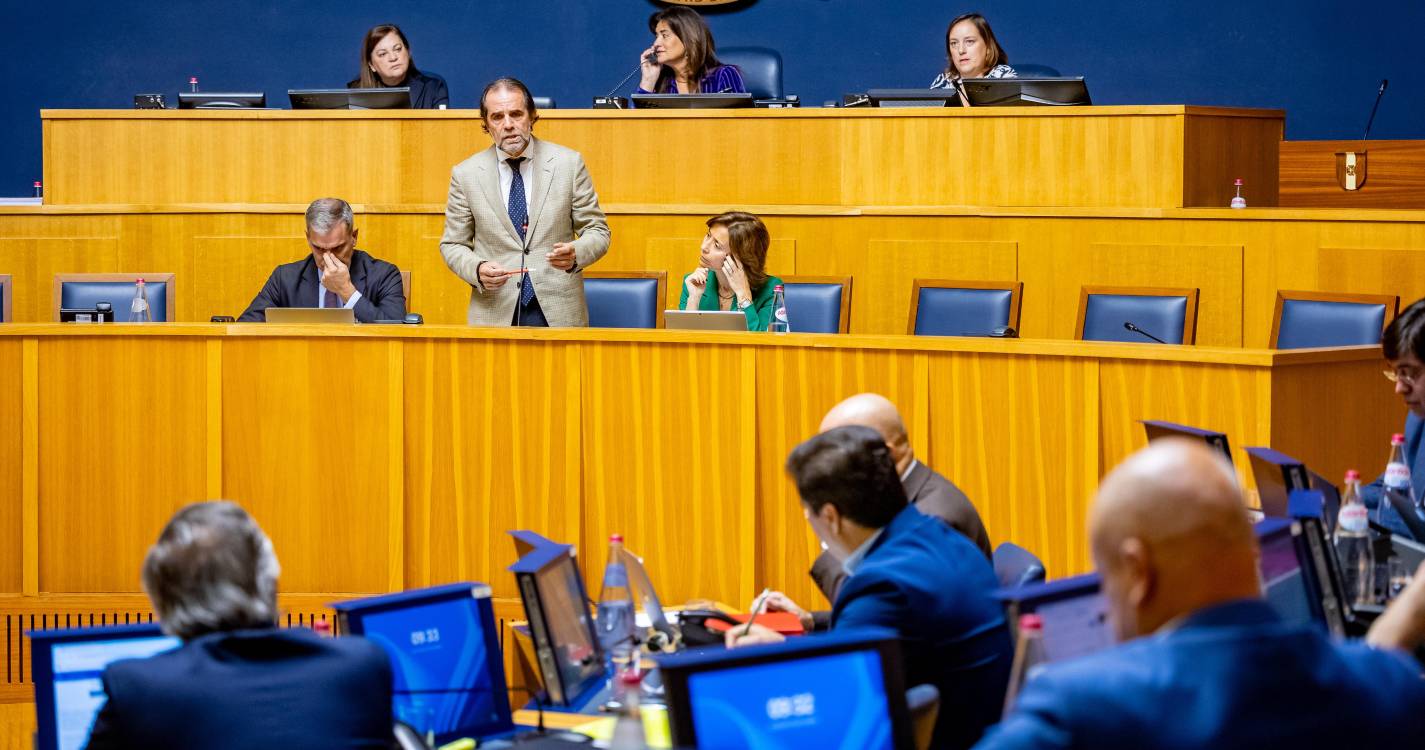 Albuquerque rejeita “teorias criativas” sobre manipulação do desemprego e defende impacto real dos programas de emprego