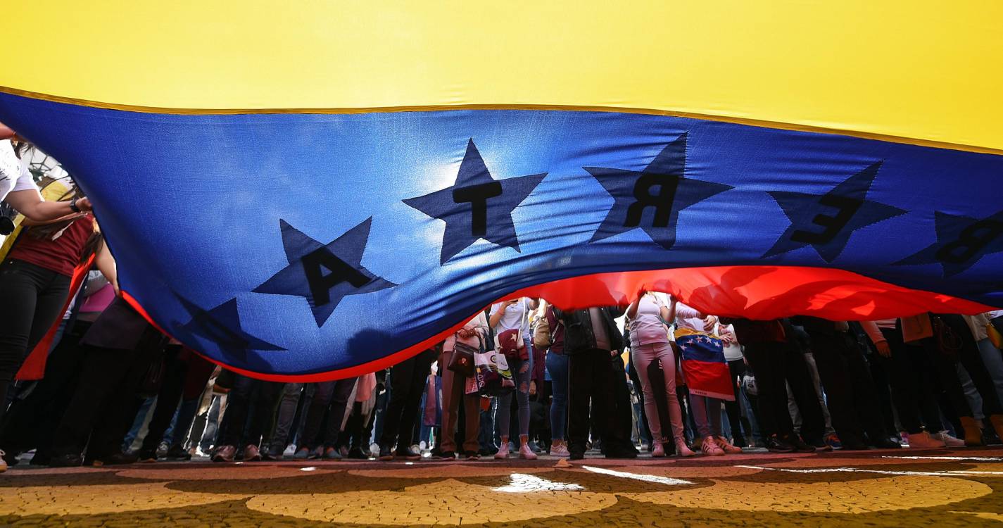 Venezuela tem 882 presos políticos e cinco são portugueses com dupla nacionalidade