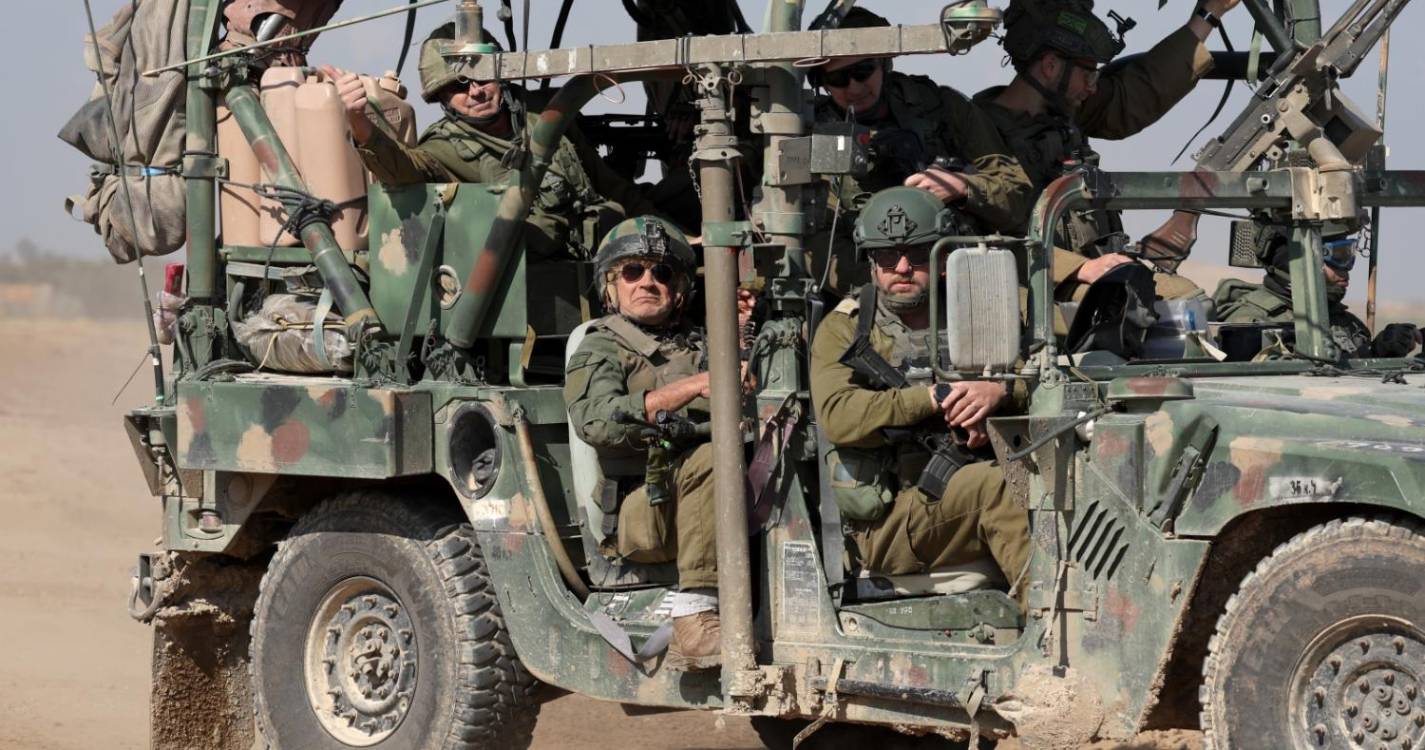 Forças israelitas matam a tiro dois palestinianos na Cisjordânia