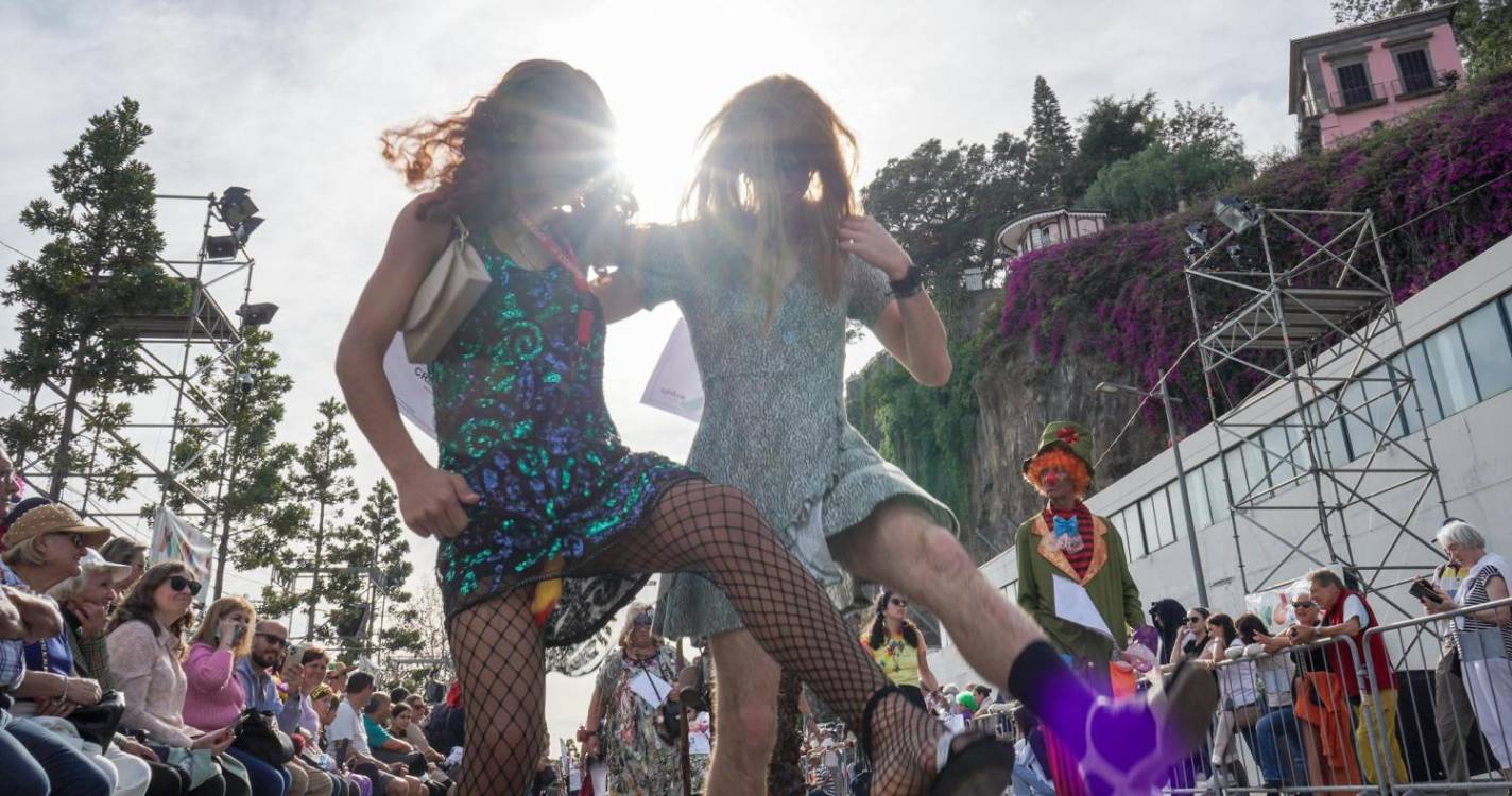 Cortejo Trapalhão traz à avenida dezenas de figuras e referências