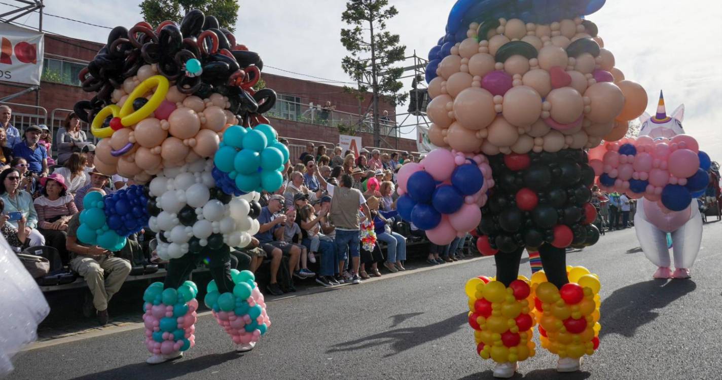 Já arrancou o Cortejo Trapalhão do Funchal, com muita música e animação