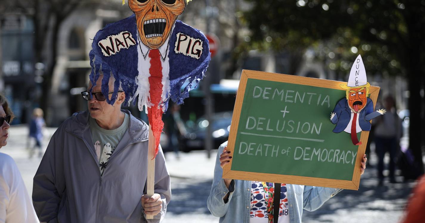 Americanos residentes no Porto manifestaram-se contra políticas de Trump