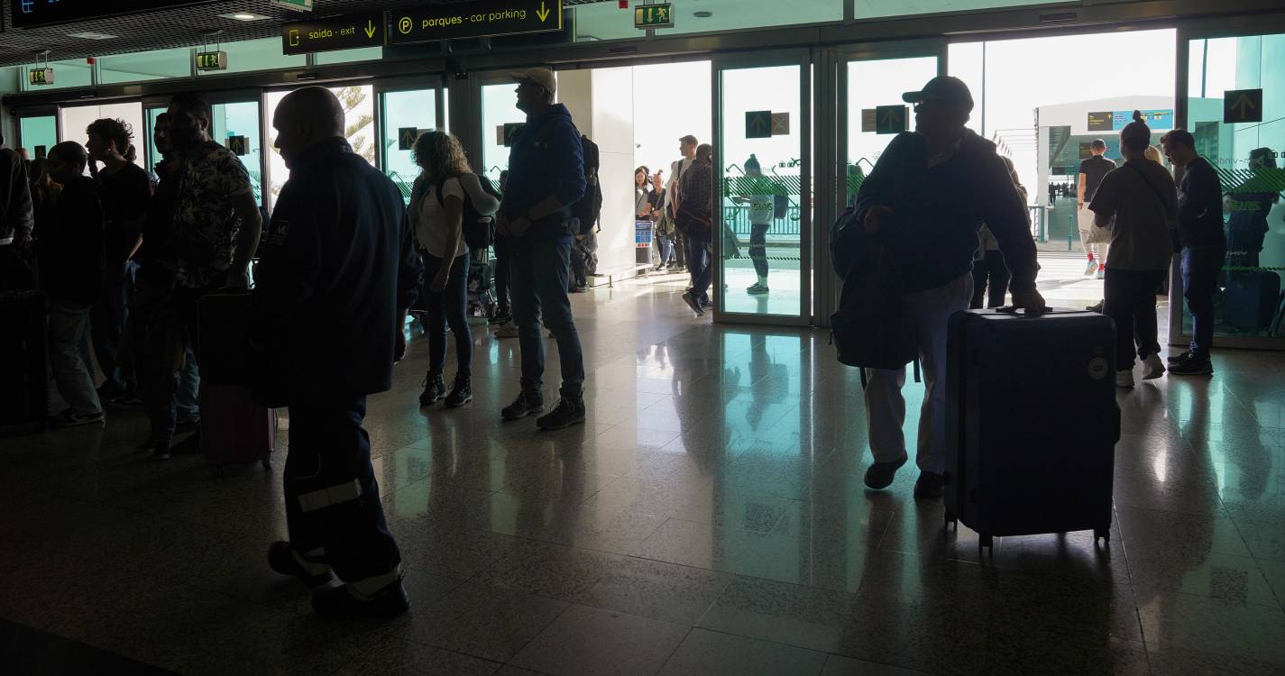 Trabalhadores da Menzies cancelam greves