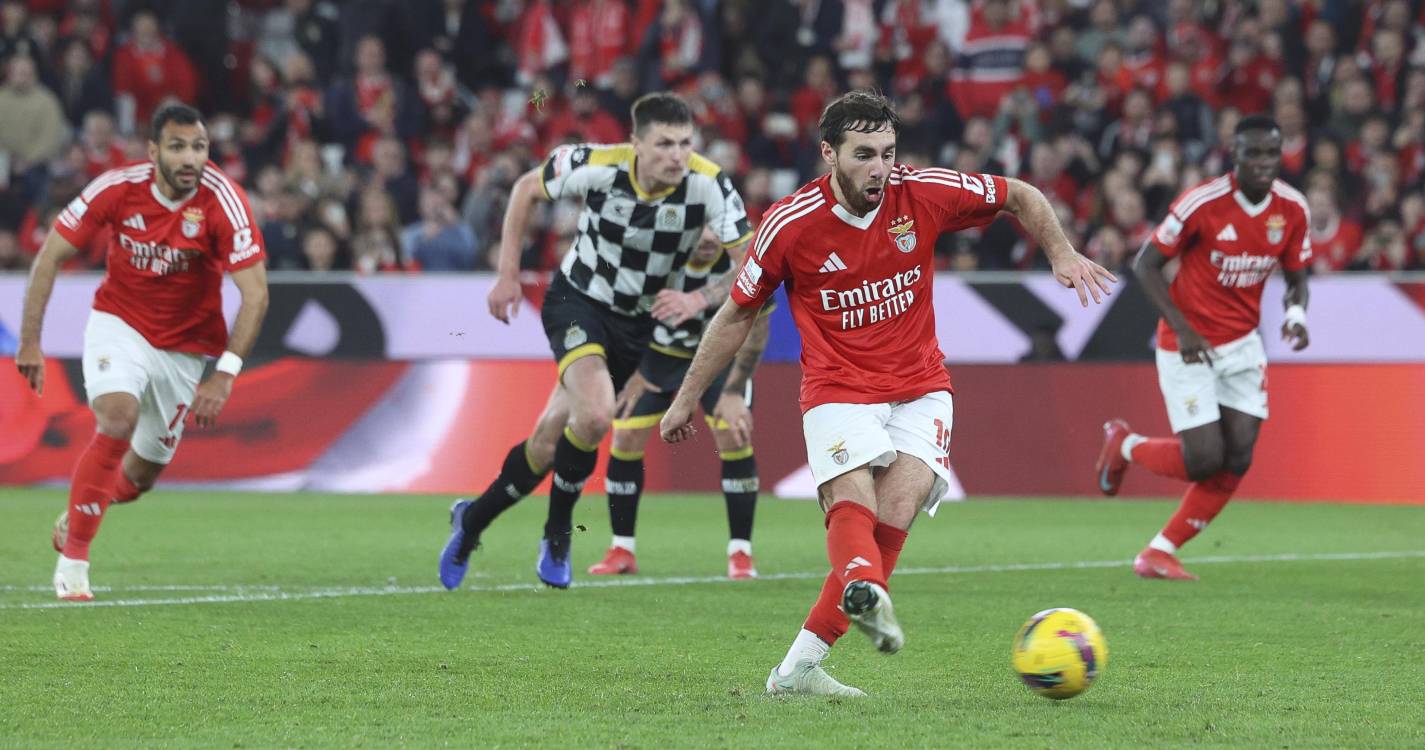 Benfica vence Boavista e assume liderança provisória da Liga