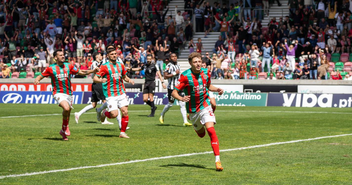 Marítimo em vantagem ao intervalo no Seixal