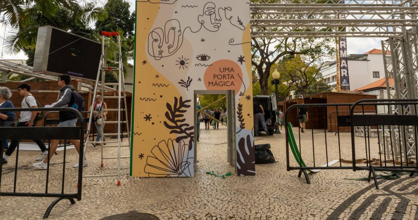 Funchal ultima preparativos para a abertura da 50.ª Feira do Livro (com fotos)