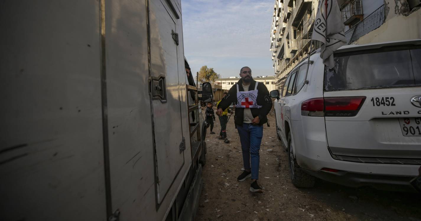 Israel mata 12 palestinianos, incluindo crianças, em ataques em Gaza