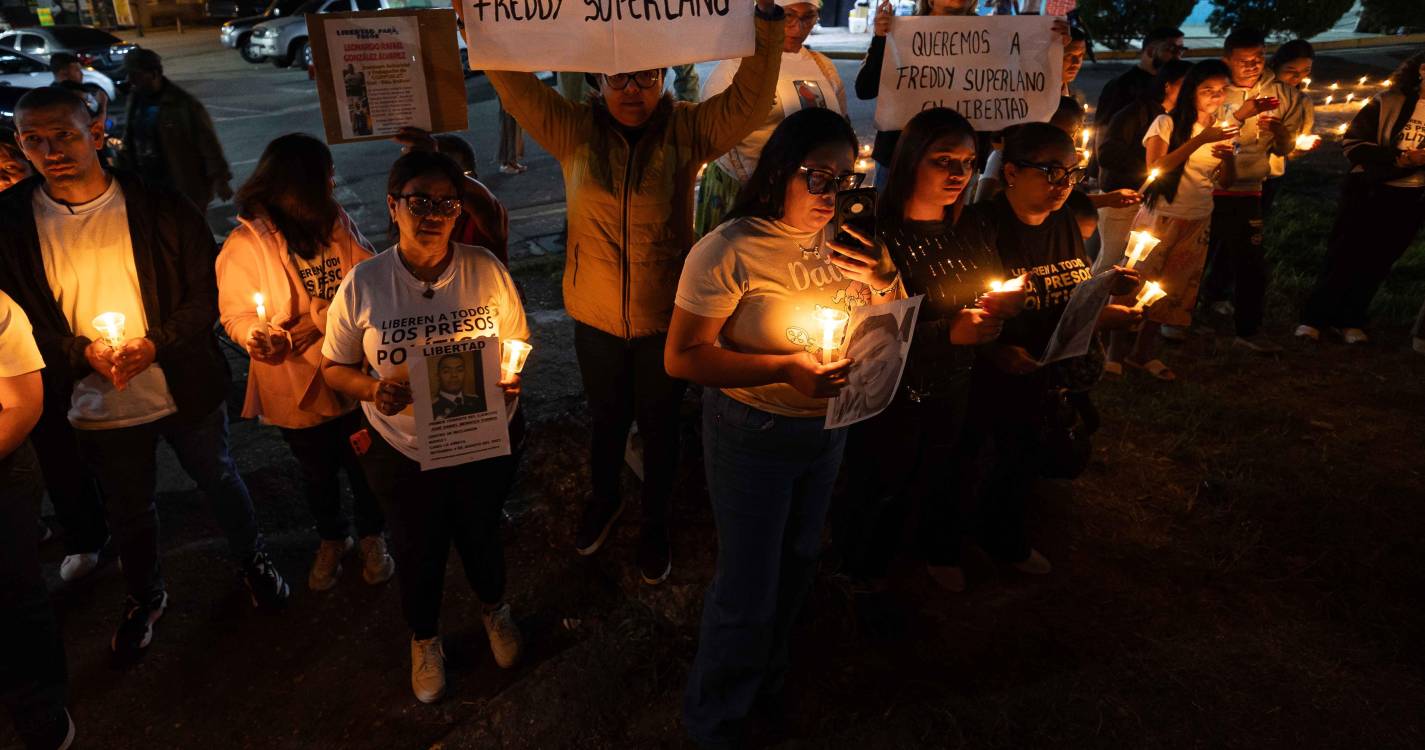 Venezuela: Presidente interina assegura que 626 presos foram libertados e pede verificação à ONU