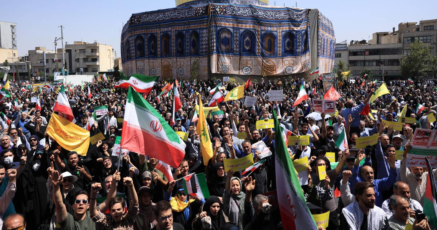 Israel/Irão: Milhares de iranianos e iraquianos manifestam-se contra israelitas