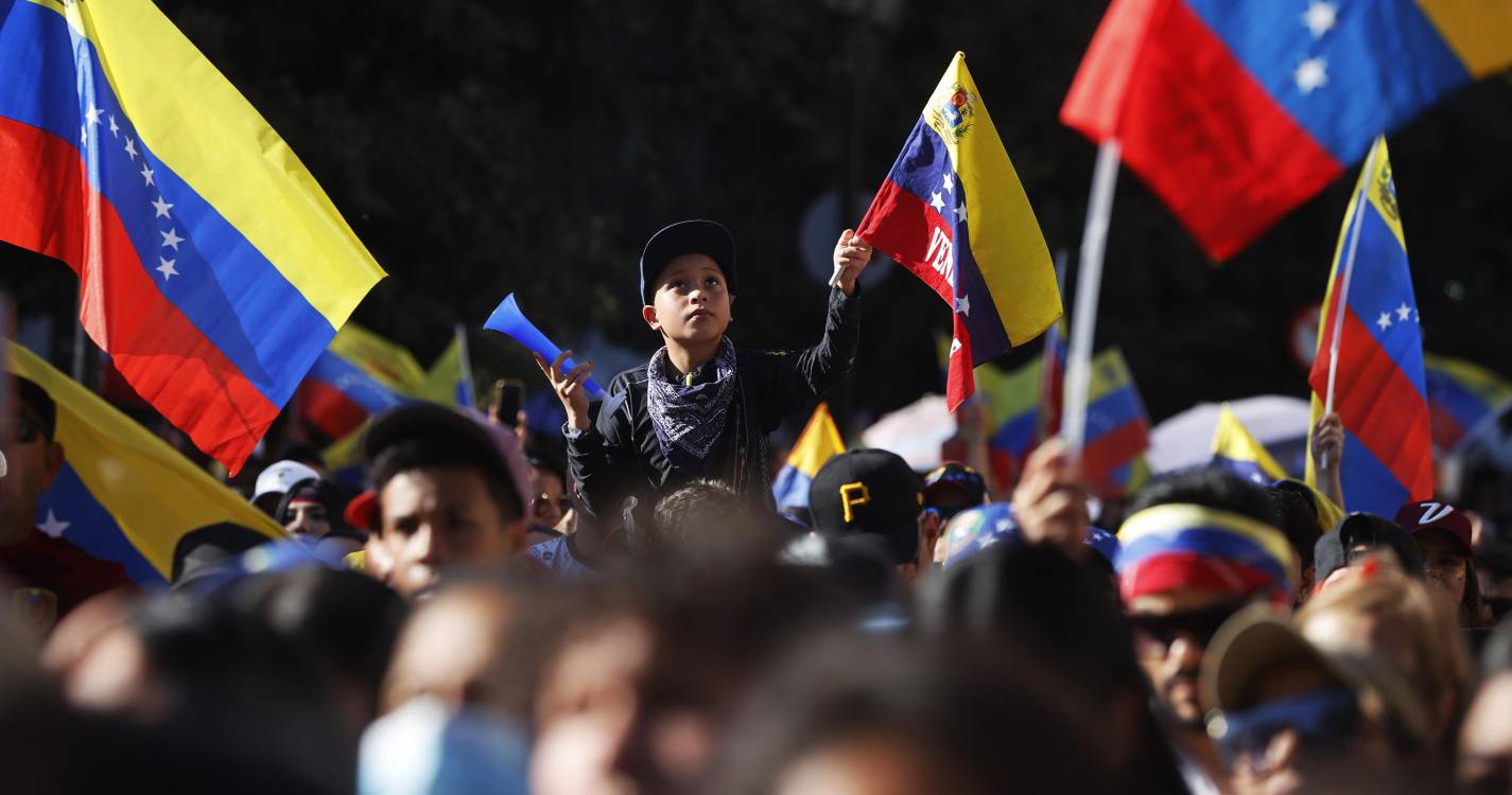 Venezuela: Comunidade está dividida entre a incerteza e a expectativa, diz Venecom