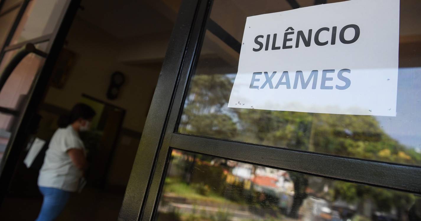 Provas de 4.º e 6.º ano começam hoje com escolas prontas para o formato digital
