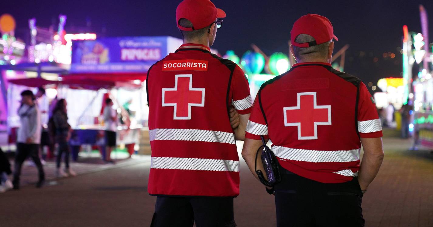Homem ferido na cabeça após queda no parque de diversões